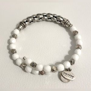 Like New🤍Alex and Ani White and Silver Beaded Bracelet